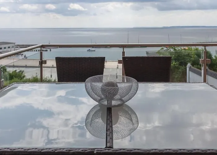 Freya - With Breathtaking Sea Views Feriehus *